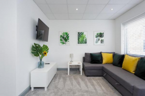 Sovereign Gate 1 - Beautifully appointed 2 bed 1 bath apartment close to City Centre